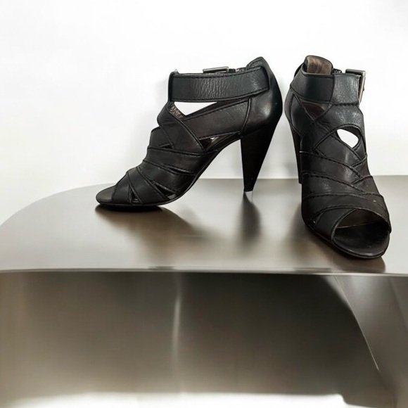 Coach Shoes - BLACK COACH HARAH 6.5